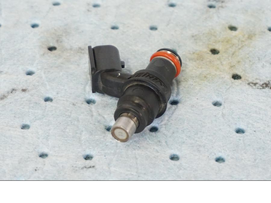 Snett nerifrån på Spridare från en Suzuki GSX-R 1000 -2008 motorcykel.