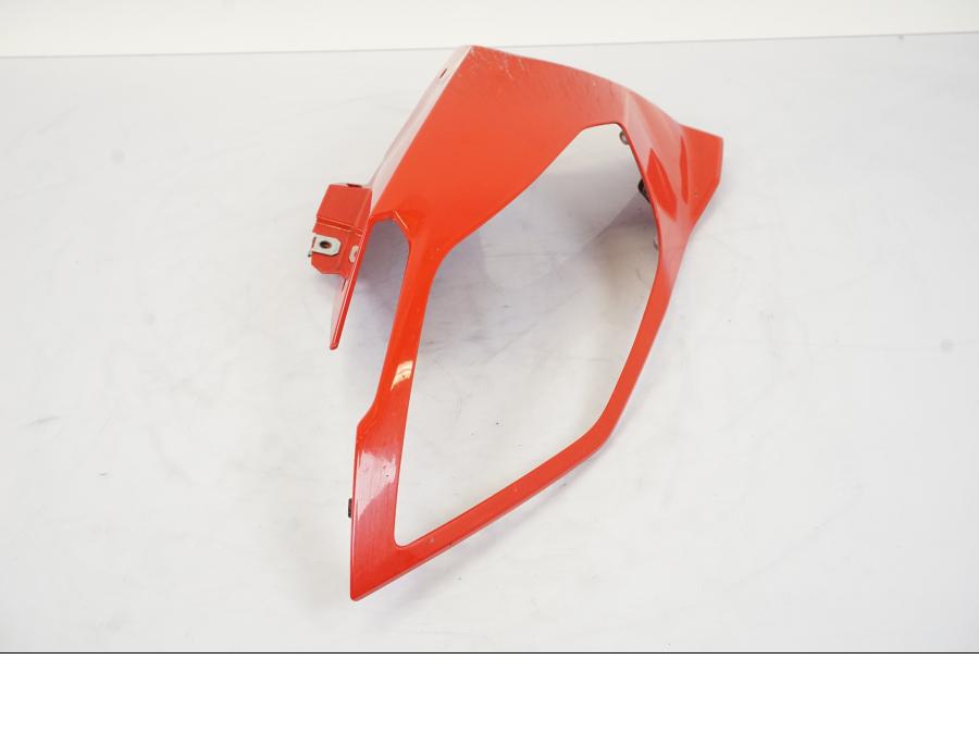 Baksidan på Strålkastarkåpa från en BMW S 1000 XR -2019 motorcykel.