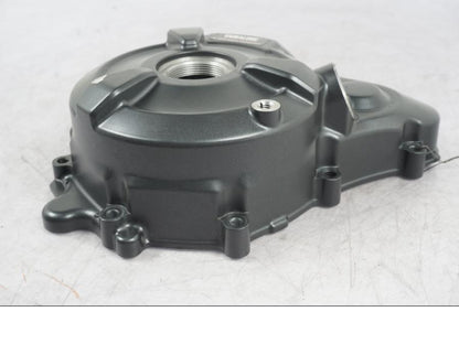 Snett uppifrån på Generatorkåpa från en Yamaha MT-07 -2023 motorcykel.