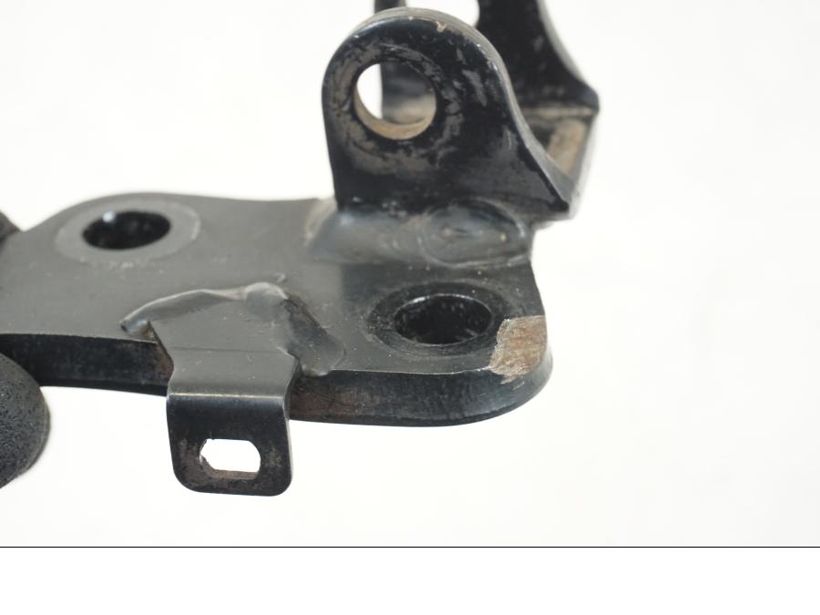 Höger sida på Fotpinnefäste från en Yamaha WR 125 -2011 motorcykel.