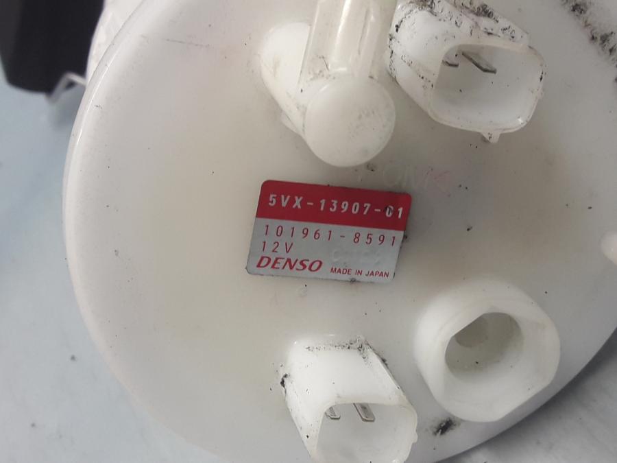 Baksidan på Bensinpump insprut från en Yamaha FZ-6 -2004 motorcykel.