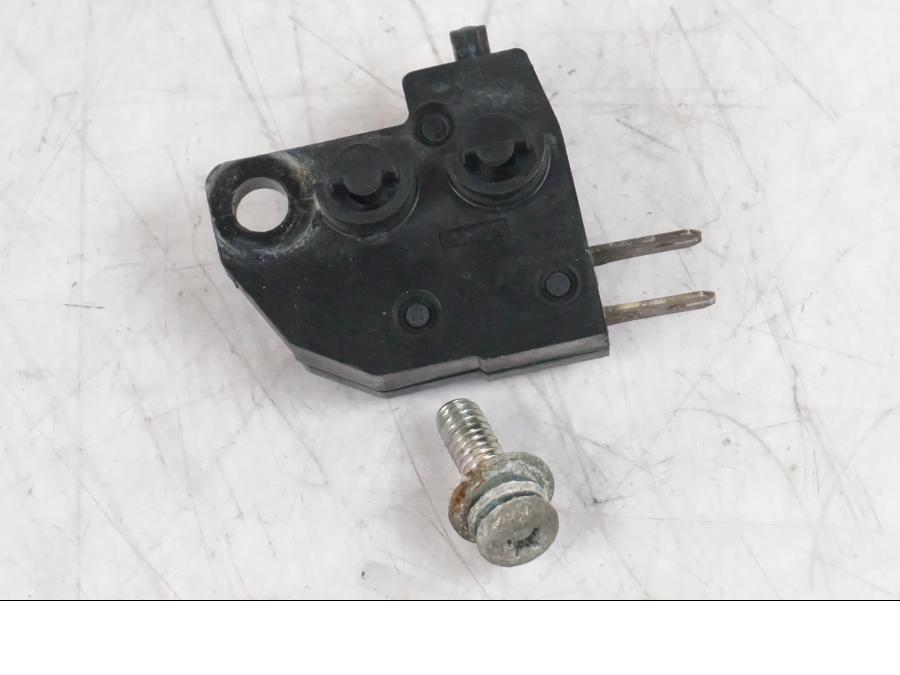 Framsidan på Bromsljuskontakt från en Suzuki GSF 1250 -2010 motorcykel.