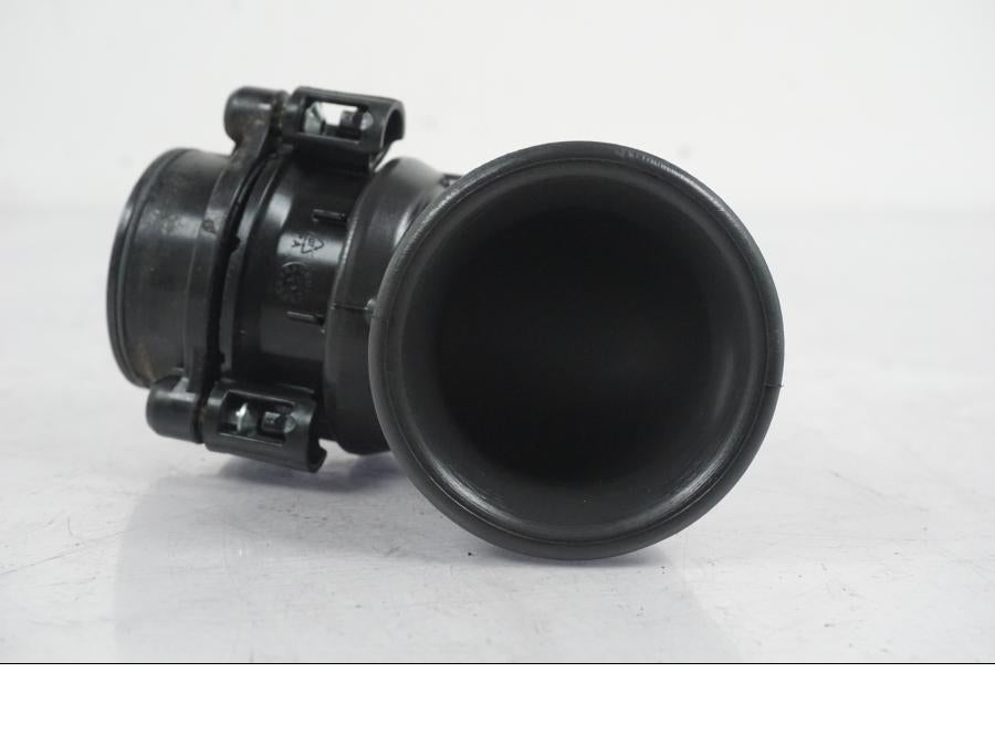 Höger sida på Luftrör från en MV Agusta Dragster -2014 motorcykel.