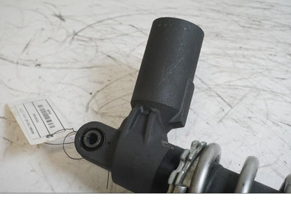 Baksidan på Stötdämpare från en Kawasaki Z 800 -2014 motorcykel.