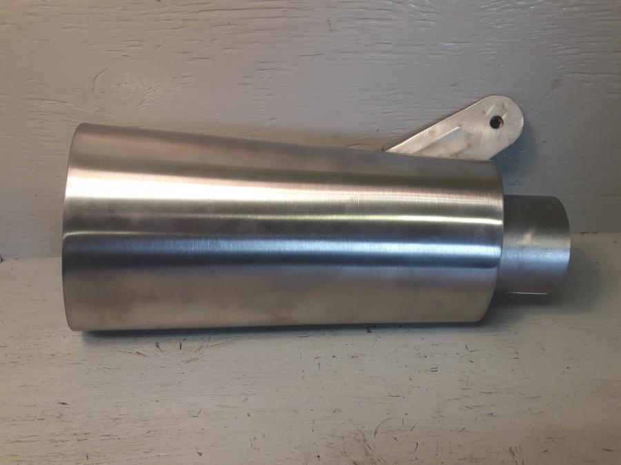 Framsidan på Ljuddämpare från en BMW S 1000 RR -2010 motorcykel.