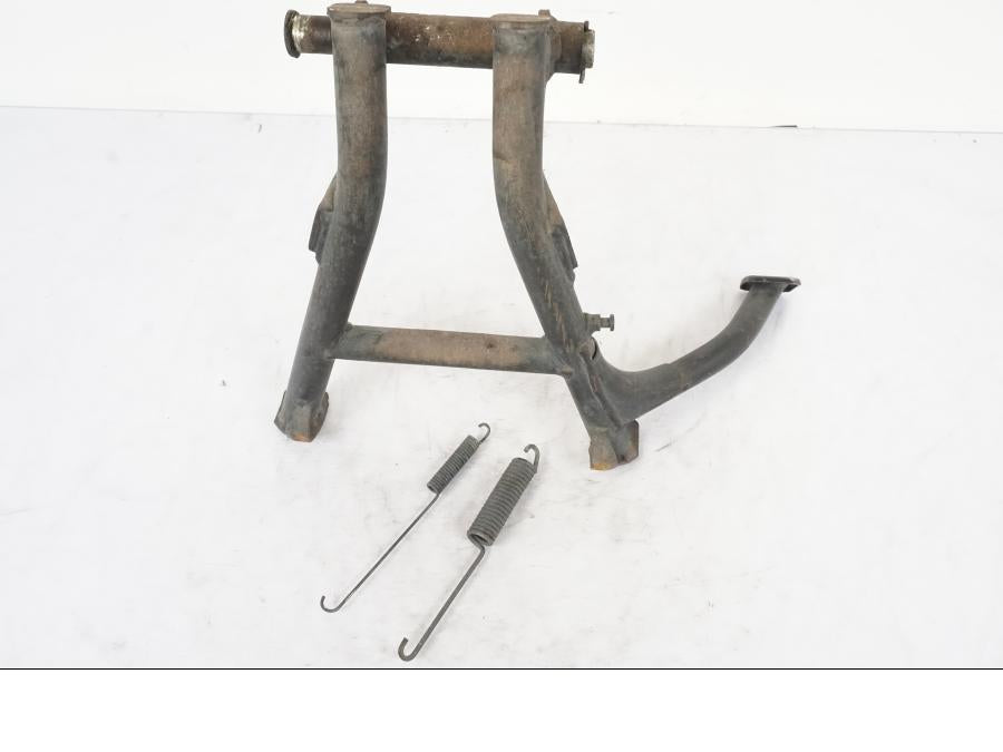 Framsidan på Centralstöd från en Honda NT 650 V -2002 motorcykel.