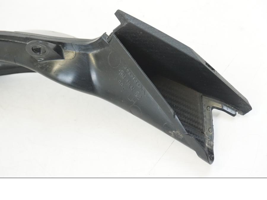 Snett nerifrån på Luftintag från en Honda CBR 650 R -2019 motorcykel.