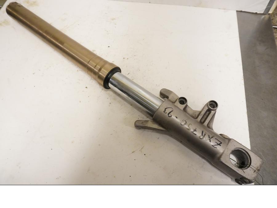 Framsidan på Gaffelben från en Kawasaki ZXR 750 -1993 motorcykel.
