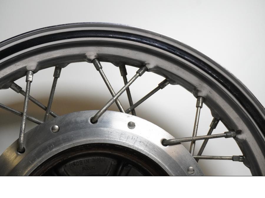 Extrabild3 på Fälg från en Suzuki LS 650 -1998 motorcykel.