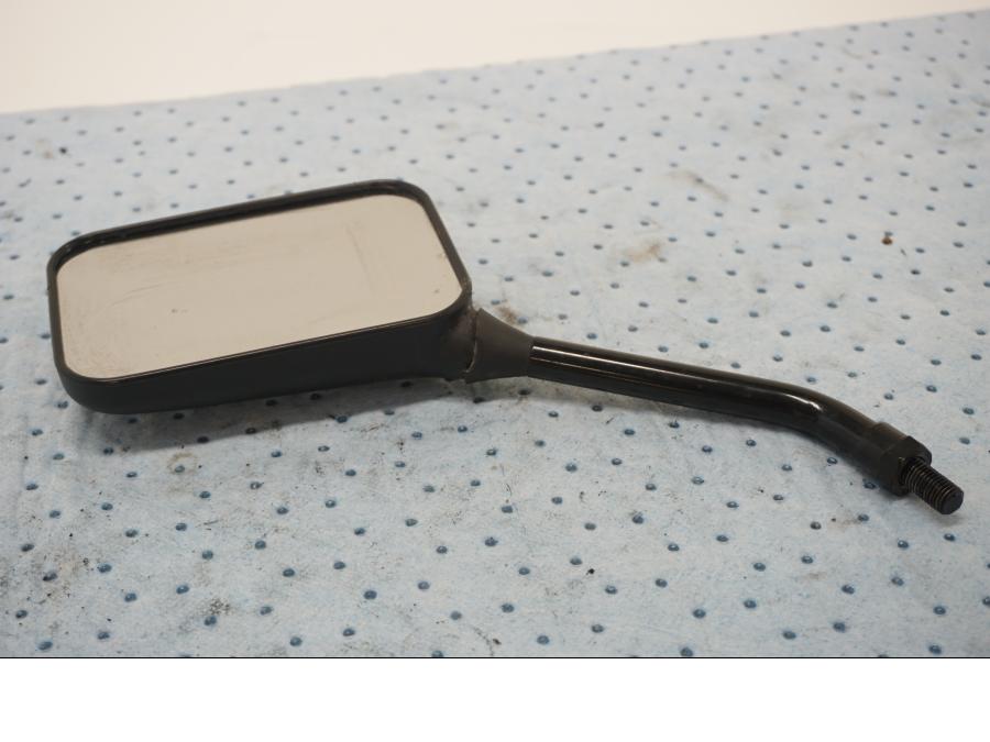 Baksidan på Backspegel från en Suzuki GSX 550 -1985 motorcykel.