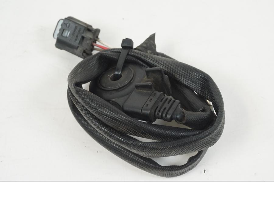 Snett uppifrån på Sidostödsbrytare från en BMW F 650 CS -2002 motorcykel.