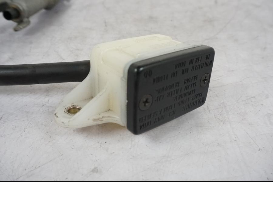 Snett uppifrån på Bromshuvudcylinder från en Honda VTR 1000 F -1997 motorcykel.