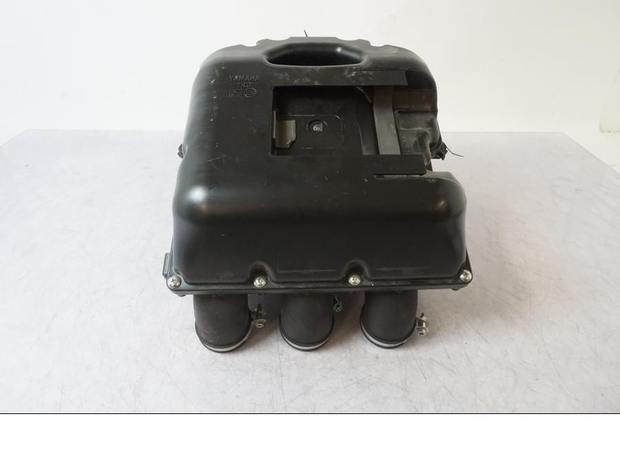 Baksidan på Luftburk från en Yamaha MT-09 -2016 motorcykel.