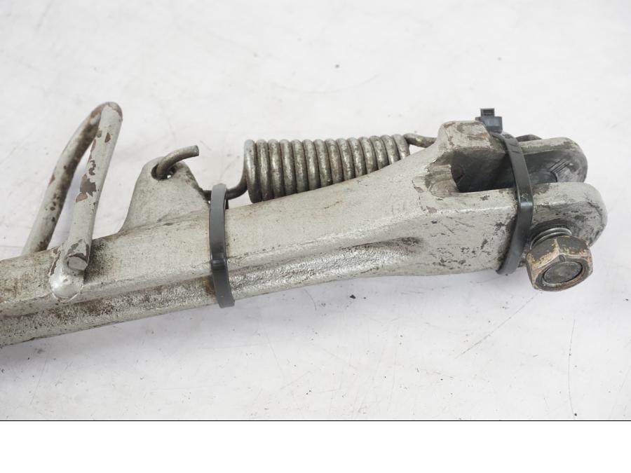 Snett uppifrån på Sidostöd från en Suzuki GSX 550 EF -1985 motorcykel.