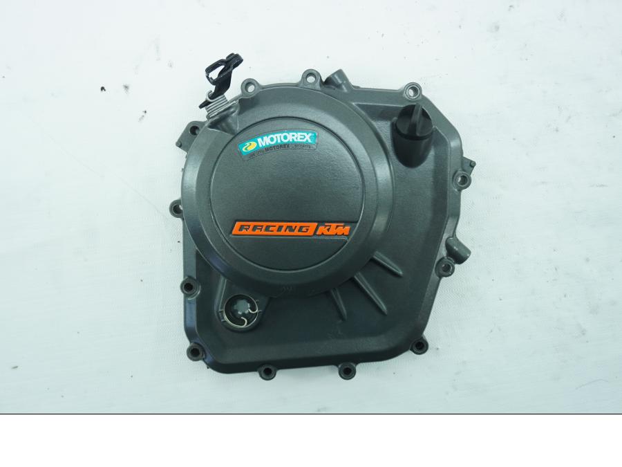 Framsidan på Kopplingskåpa från en KTM RC 390 -2019 motorcykel.