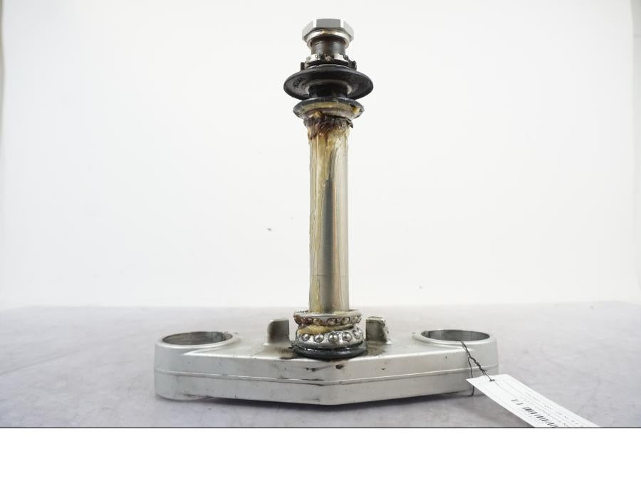 Framsidan på Gaffelkrona från en Triumph Tiger -2009 motorcykel.