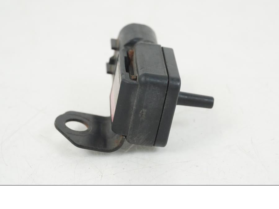 Vänster sida på Mapsensor från en Suzuki GSX-R 750 -2001 motorcykel.