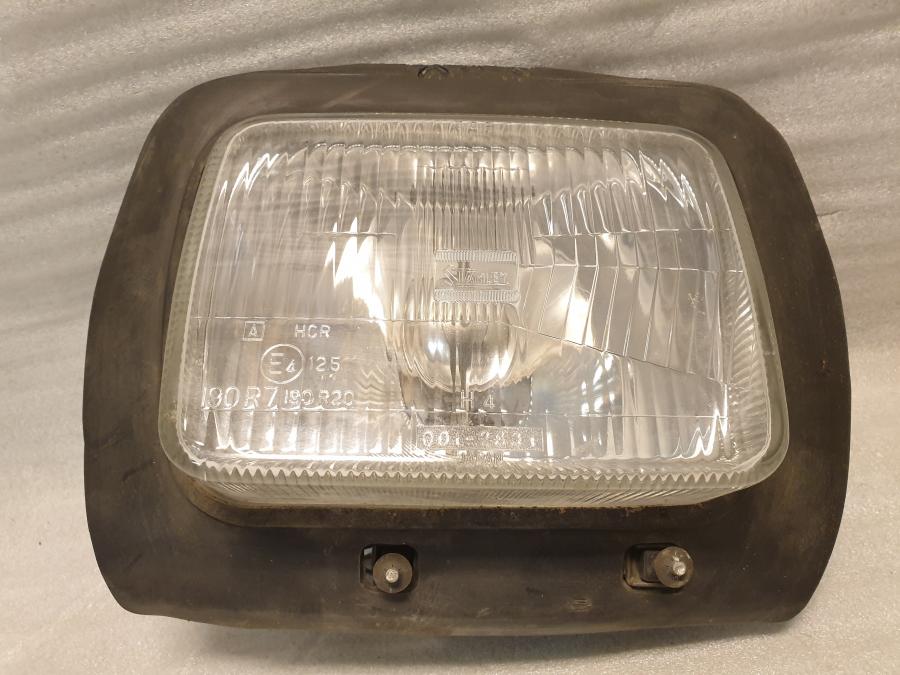 Framsidan på Strålkastare från en Suzuki GSX 400 -1983 motorcykel.