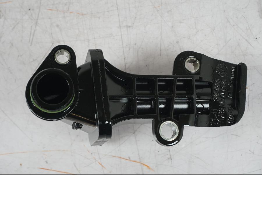 Snett uppifrån på Oljetråg från en BMW R 1250 GS -2023 motorcykel.