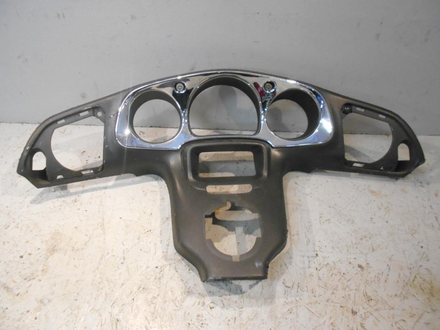Framsidan på Instrumentkåpa från en Honda GL 1800 -2001 motorcykel.