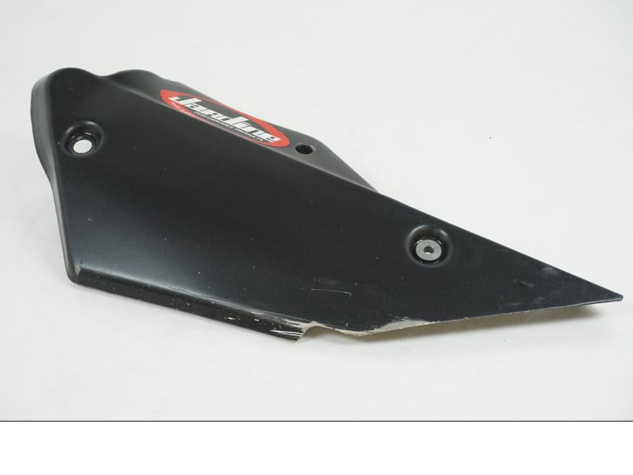 Framsidan på Värmeskydd från en Kawasaki ZX-10R -2008 motorcykel.