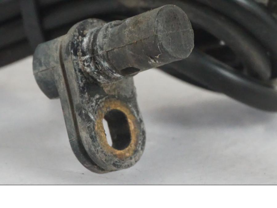 Höger sida på ABS givare från en BMW F 800 GS -2008 motorcykel.