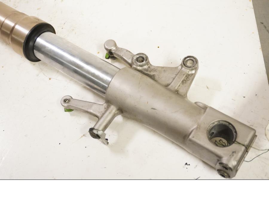 Baksidan på Gaffelben från en Kawasaki ZXR 400 -1992 motorcykel.