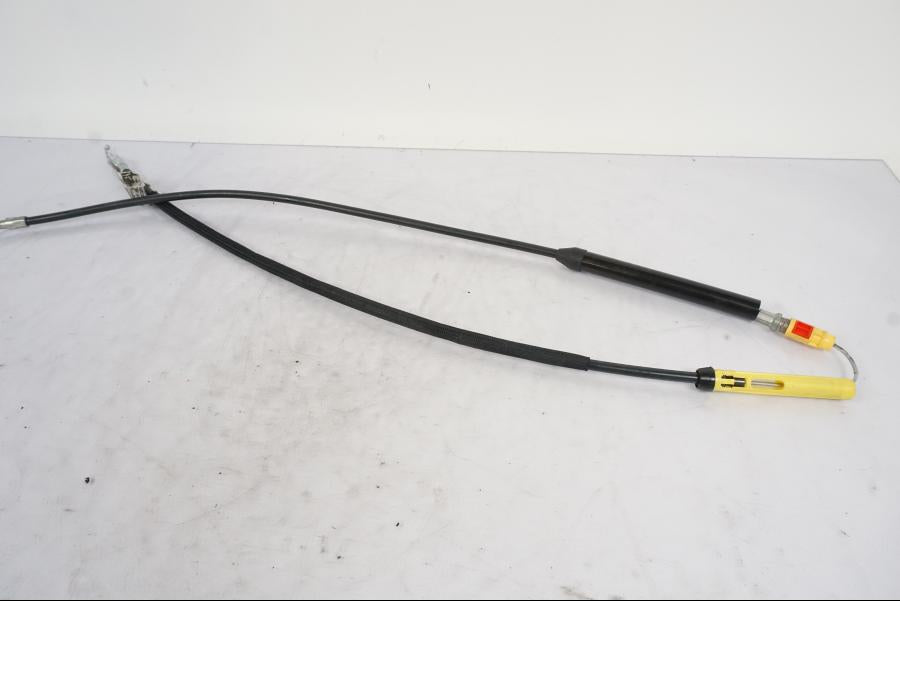 Framsidan på Kopplingsvajer från en H-D Softail Sport Glide FLSB -2022 motorcykel.