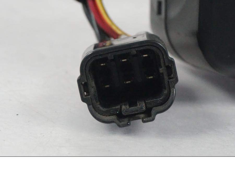 Snett uppifrån på Styrelreglage från en Kawasaki ER-6N ABS -2010 motorcykel.