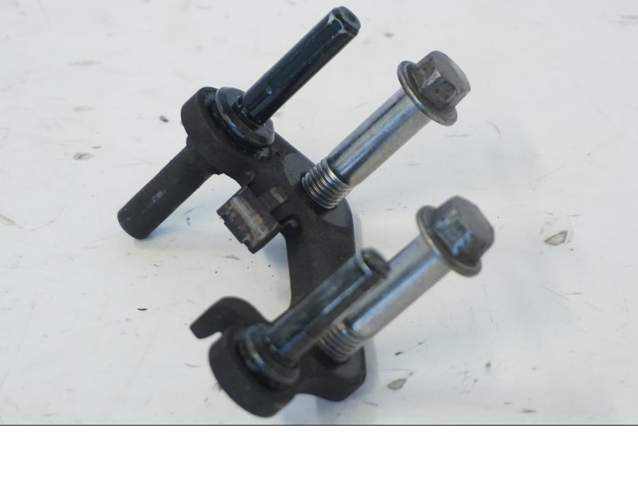 Baksidan på Bromsoksfäste från en Kawasaki ER-6N -2012 motorcykel.