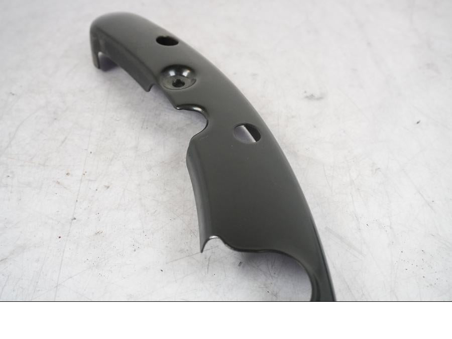 Vänster sida på Bakskärmstag från en H-D Touring Street Glide FLHX -2009 motorcykel.