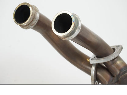 Snett uppifrån på Avgassystem från en Yamaha YZF R7 -2022 motorcykel.