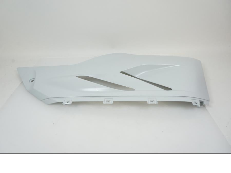 Höger sida på Magkåpa från en Ducati Panigale V2 -2023 motorcykel.