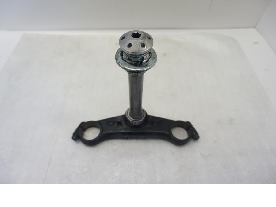 Framsidan på Gaffelkrona från en Honda CBR 1100 XX -1998 motorcykel.