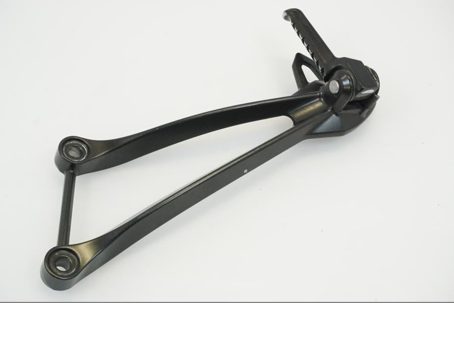 Baksidan på Fotpinnefäste från en Kawasaki ZX-10R -2008 motorcykel.