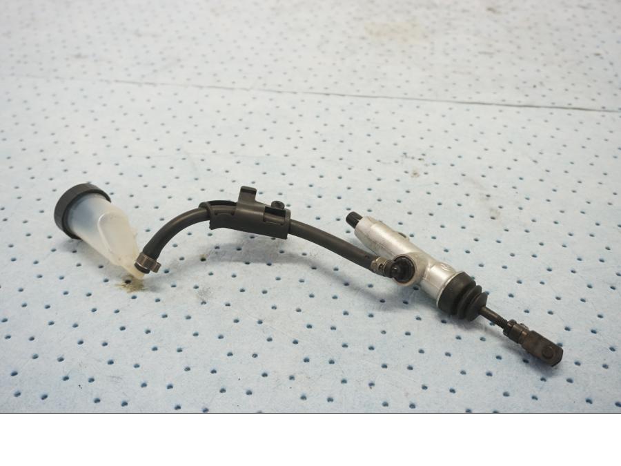 Framsidan på Bromshuvudcylinder från en BMW F 800 ST -2007 motorcykel.