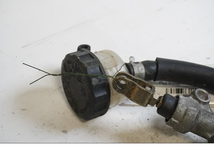 Höger sida på Bromshuvudcylinder från en Kawasaki ZX-9R -1994 motorcykel.