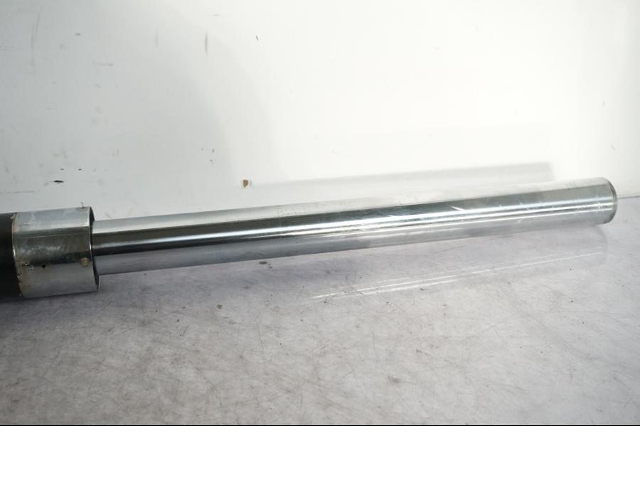 Höger sida på Gaffelben från en Kawasaki VN 1500 -1996 motorcykel.