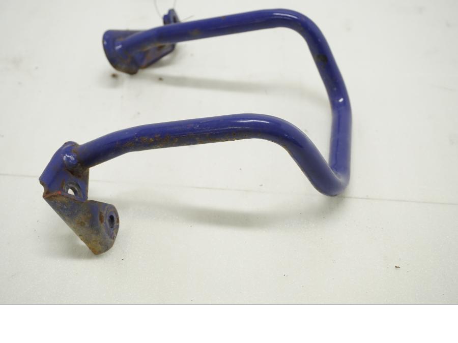 Baksidan på Motorskyddsbåge från en Suzuki DR 650 -1996 motorcykel.