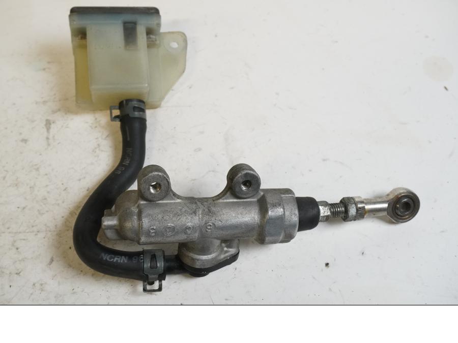 Framsidan på Bromshuvudcylinder från en Suzuki GSX-R 750 -1997 motorcykel.