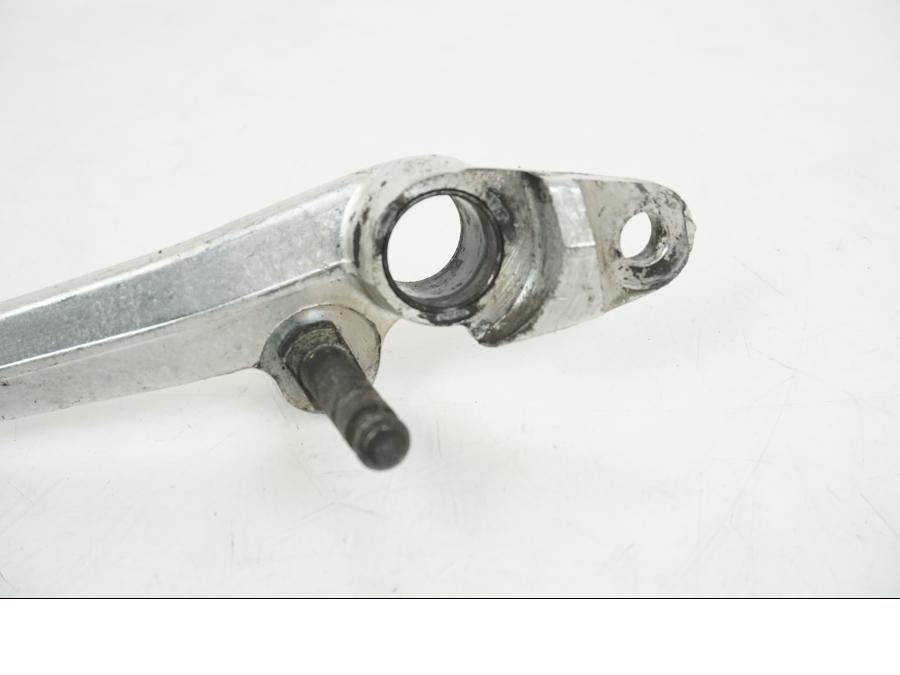 Extrabild1 på Bromspedal från en Yamaha FZR 1000 -1990 motorcykel.