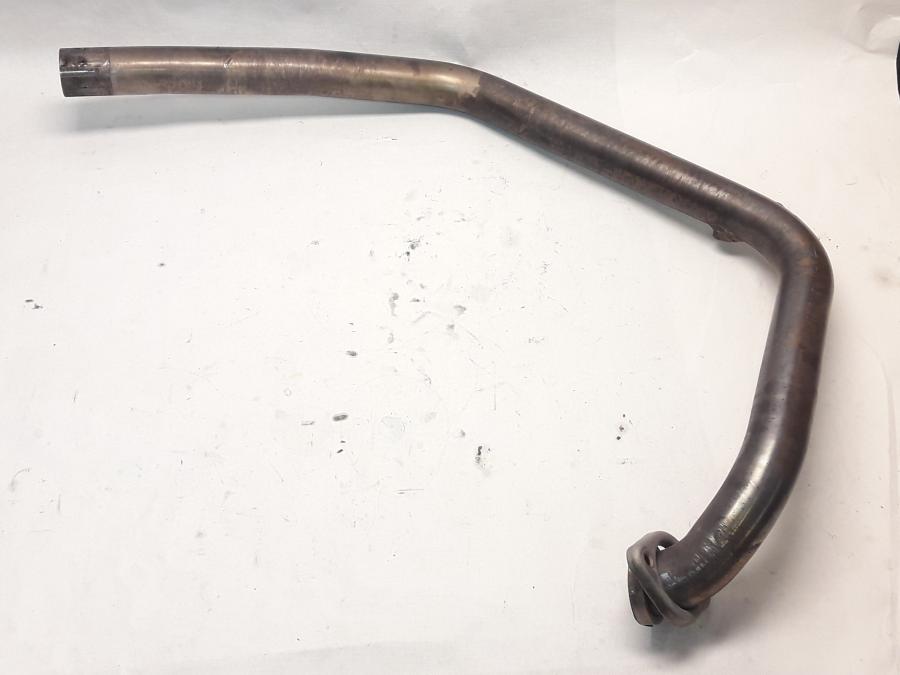 Baksidan på Grenrör från en BMW F 650 GS -2002 motorcykel.