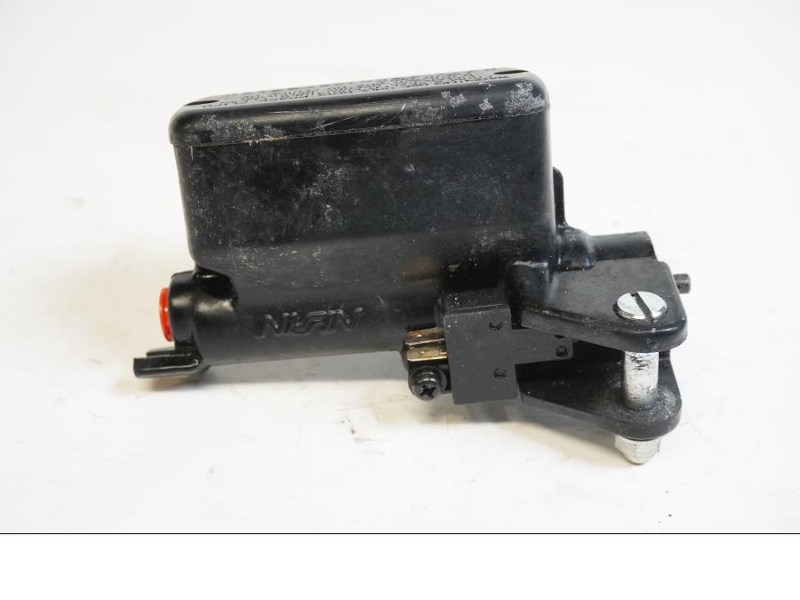 Framsidan på Kopplingshuvudcylinder från en Honda CBR 1100 XX -2004 motorcykel.