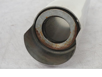 Baksidan på Gaffeldekorrör från en Suzuki VL 800 -2002 motorcykel.