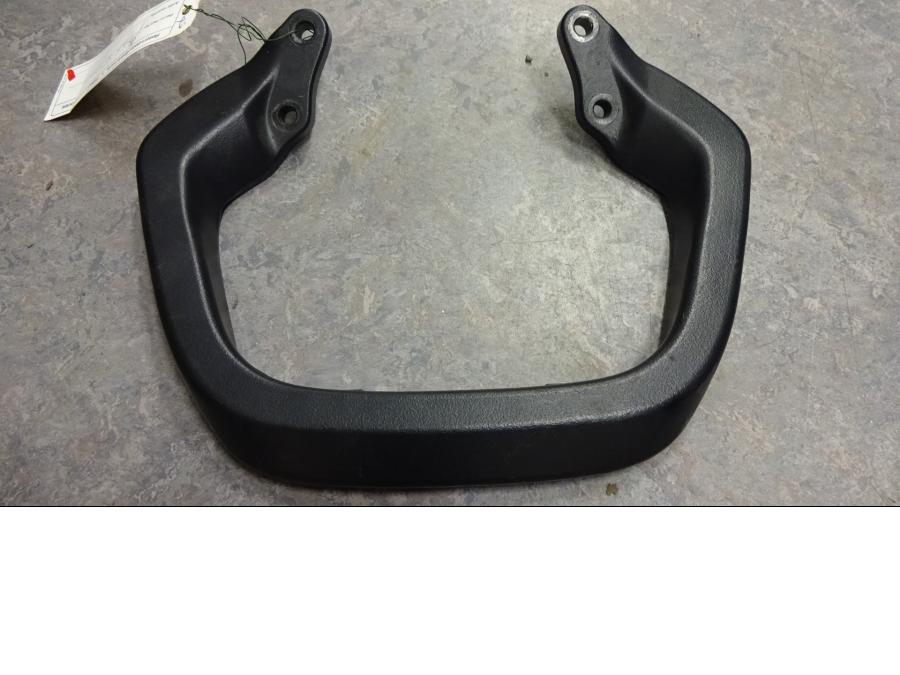 Framsidan på Passagerarhandtag från en Triumph Sprint ST -2005 motorcykel.