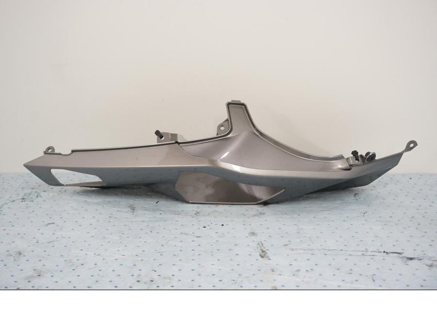 Baksidan på Bakvinge från en Kawasaki Ninja H2 -2019 motorcykel.