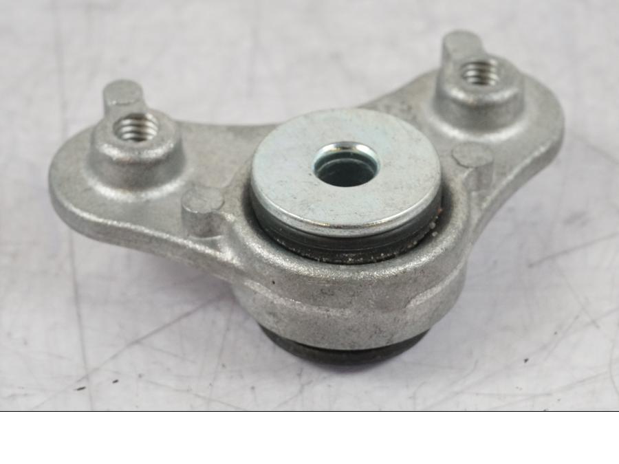 Baksidan på Bensintankfäste från en Yamaha MT-09 SP -2018 motorcykel.