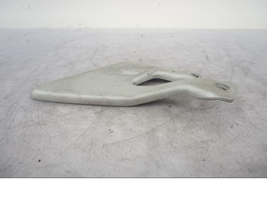 Höger sida på Fotpinnehälskydd från en KTM 990 Super Duke -2006 motorcykel.