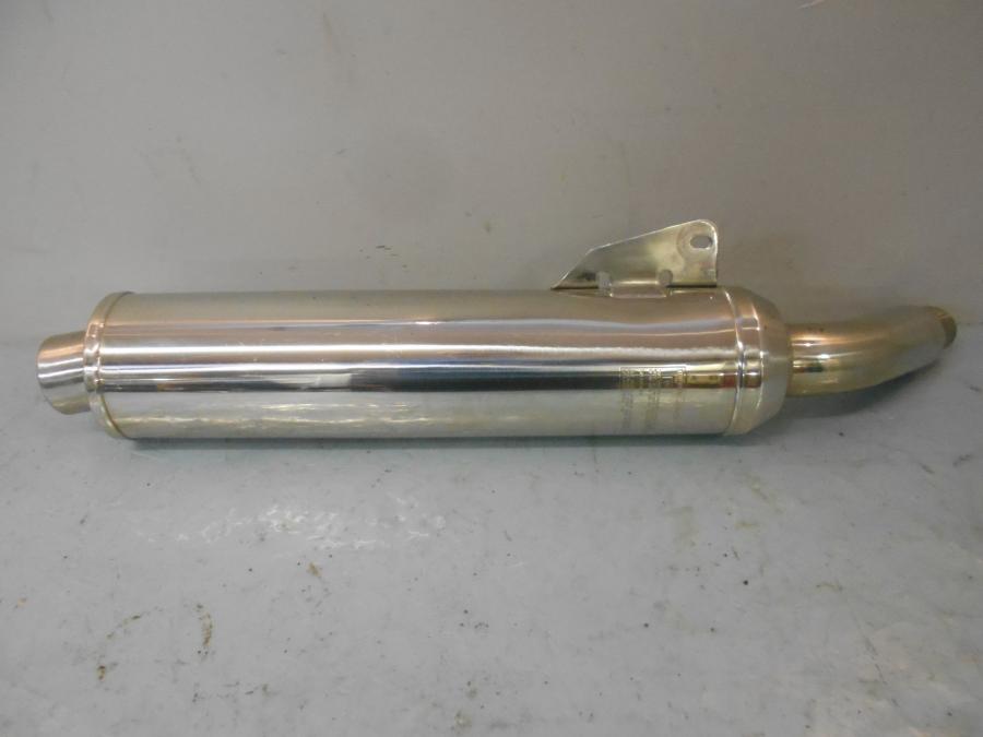 Framsidan på Ljuddämpare från en Triumph Sprint RS -2002 motorcykel.