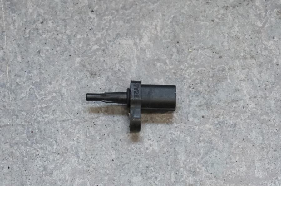 Framsidan på Luftburksensor från en Kawasaki ZX-10R -2008 motorcykel.